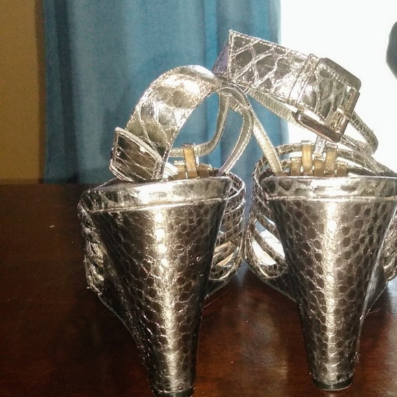 Marc Fisher sliver strappy sandal - Picture 8 of 8